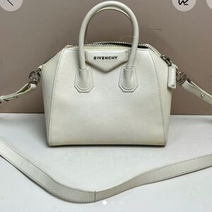 GIVENCHY
Mini Antigona Bag in Box Leather white